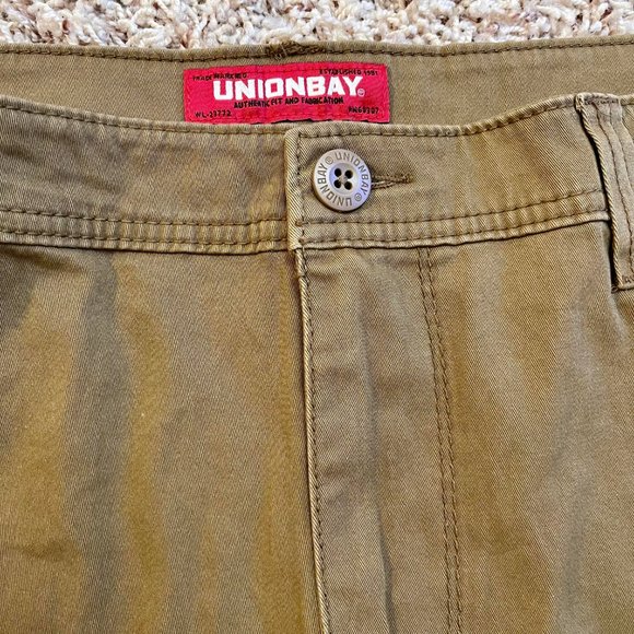 Unionbay Men's Flex Waist Stretch Cargo Shorts Chestnut, Size 42 (New) - Picture 2 of 14